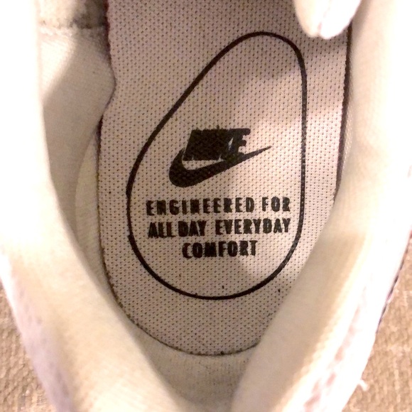 Nike Air Max 1 SE.    Like New Condition - Picture 5 of 9